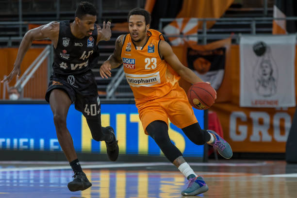 梁文博在接 梁文博在接