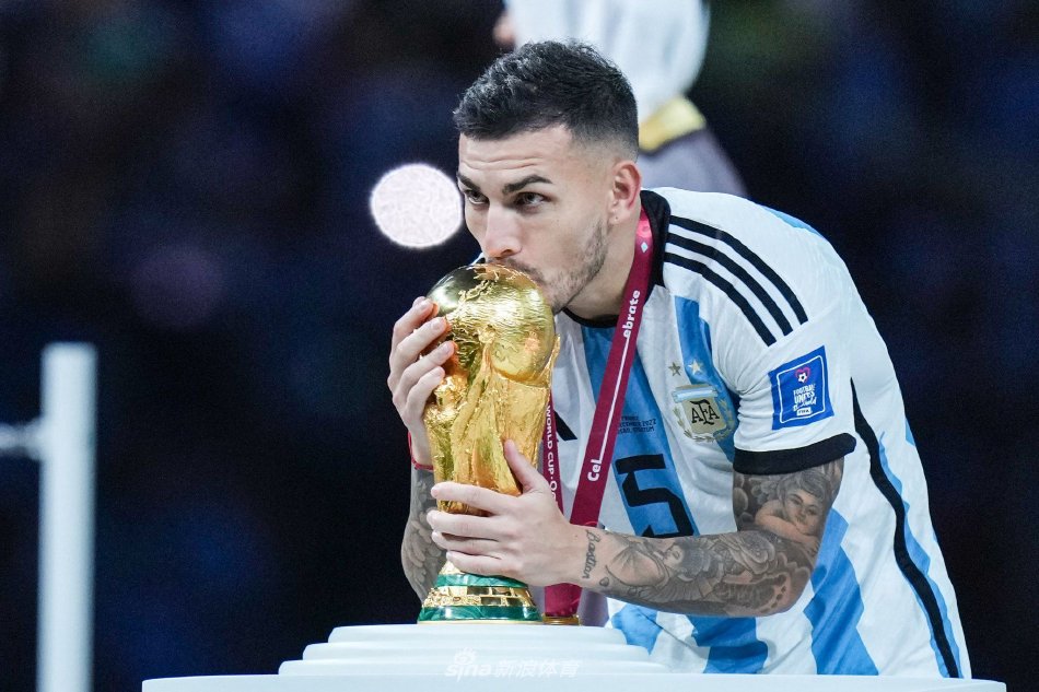 不仅赞扬了 不仅赞扬了